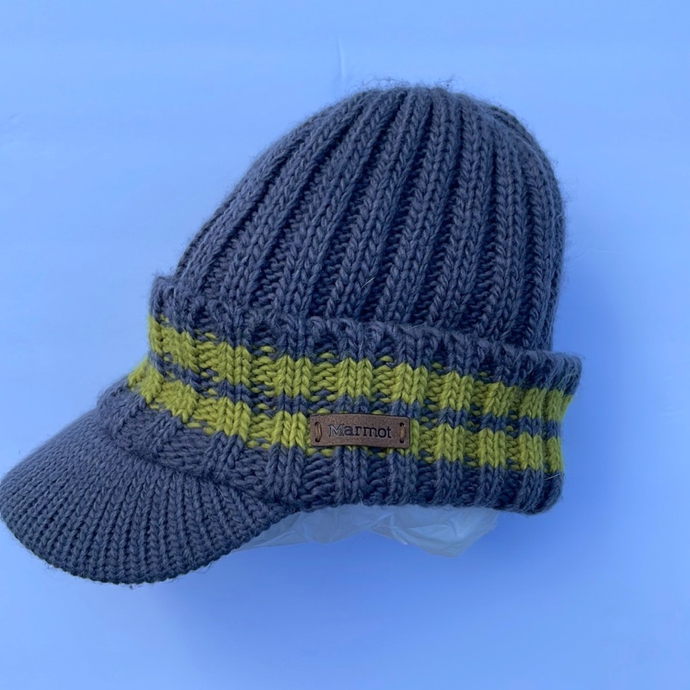 Grey snowboarding style knit cap